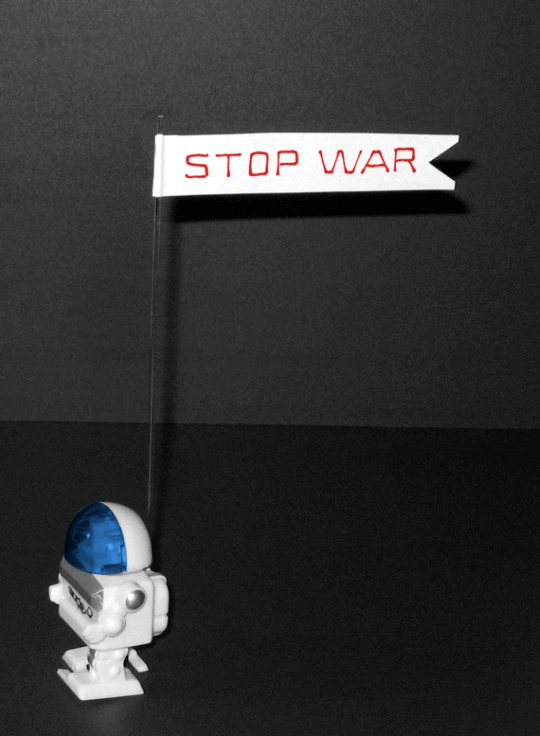 Click image for larger version

Name:	STOP_WAR_orig.gif
Views:	101
Size:	184.2 KB
ID:	218893